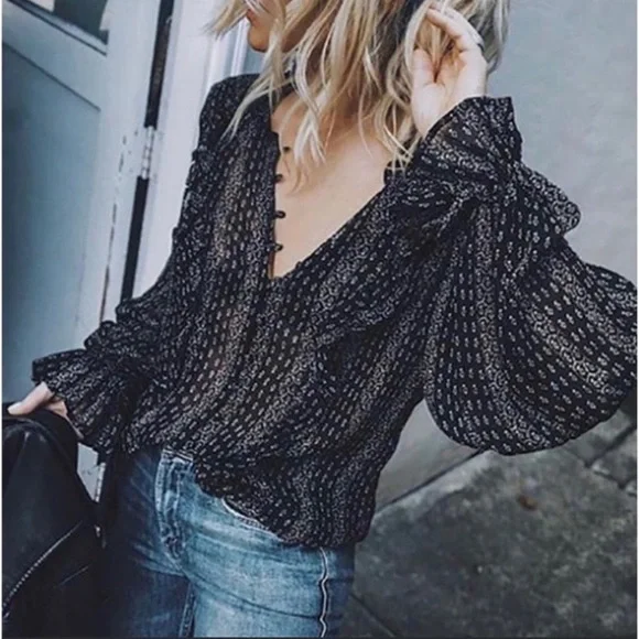 ✨New✨Gorgeous Black & White Partial Button Up Boutique Blouse - Picture 1 of 5